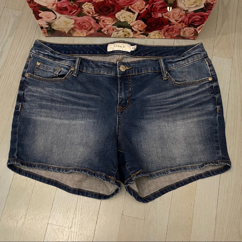 ❤️Torrid shorts❤️ - Picture 1 of 6